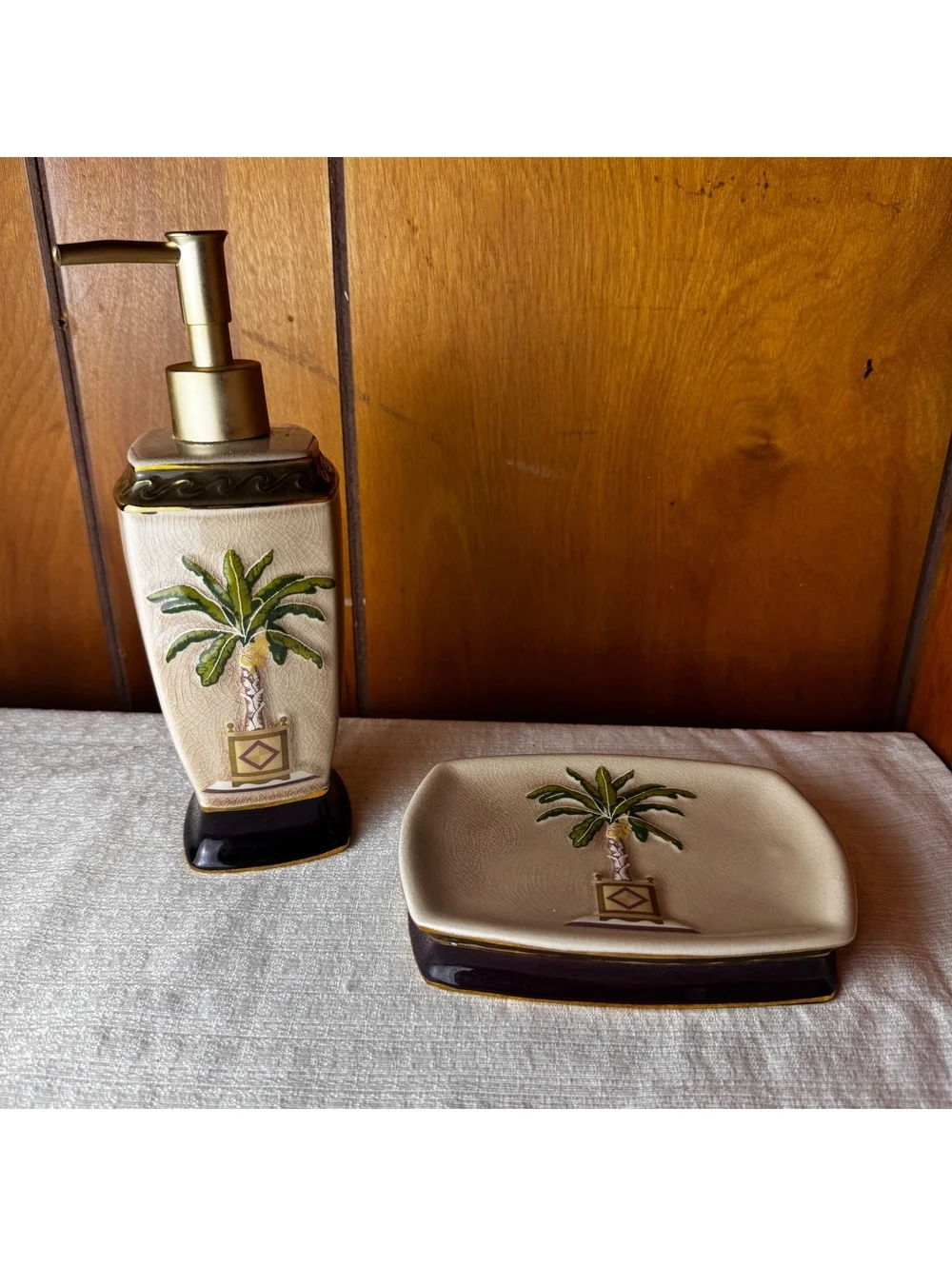 Avanti Banana Palm Linen Soap Dish & Lotion Soap Dispenser Bathroom Set